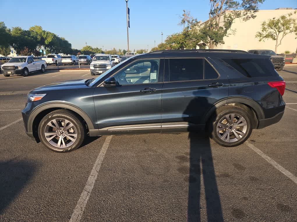 Used 2023 Ford Explorer XLT w/ Equipment Group 202A RWD image 4