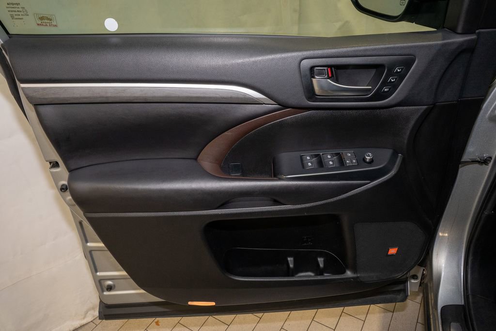 Used 2019 Toyota Highlander Limited image 15