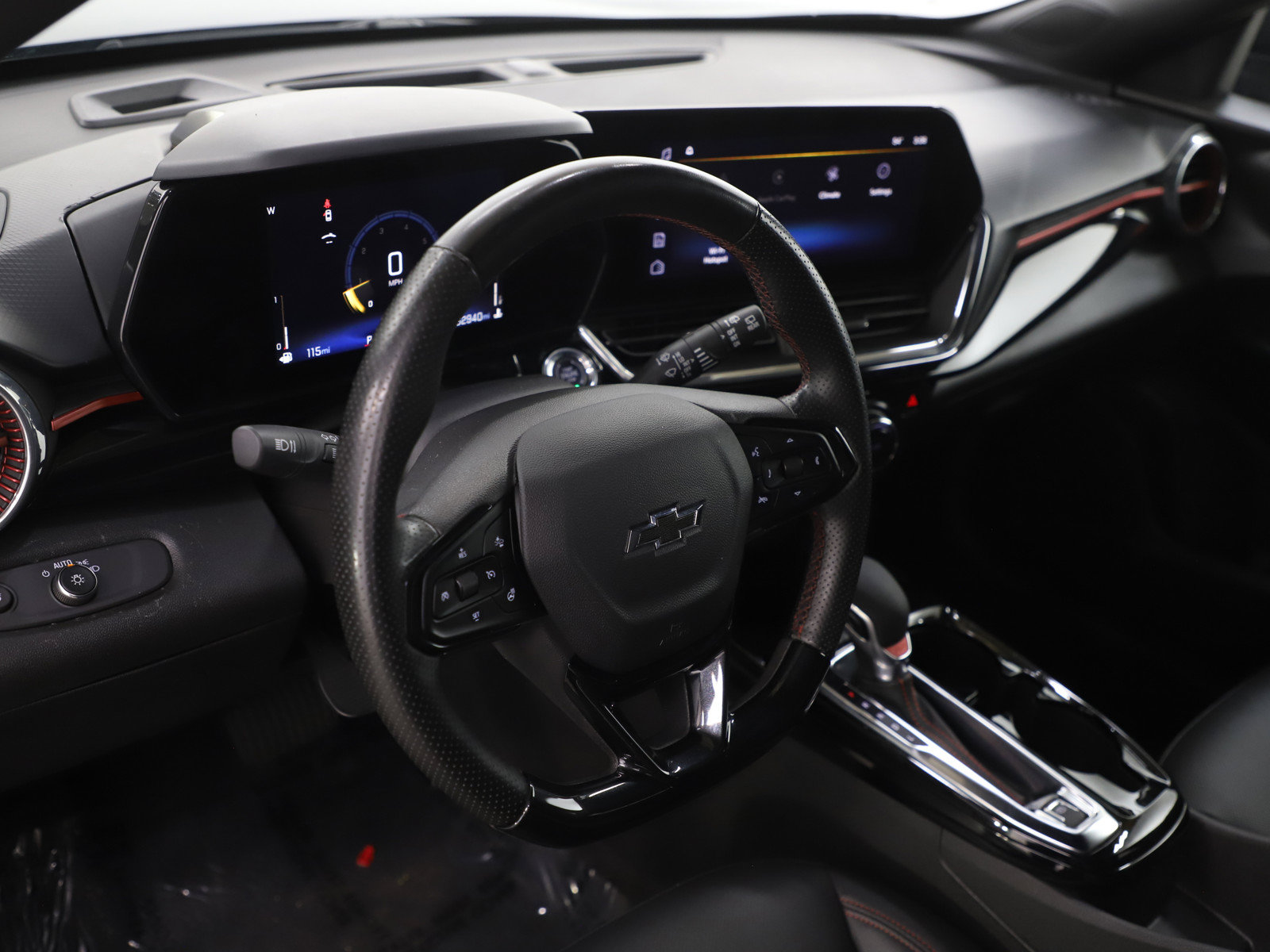 Used 2024 Chevrolet Trax RS FWD image 21