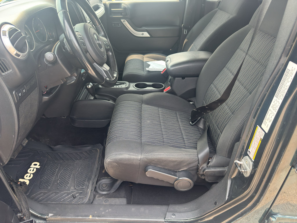 Used 2011 Jeep Wrangler Unlimited Rubicon w/ Connectivity Group AWD/4WD image 24