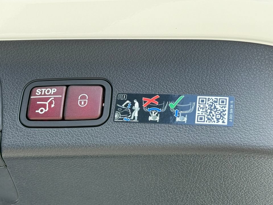 Used 2025 Mercedes-Benz GLS 450 4MATIC image 43