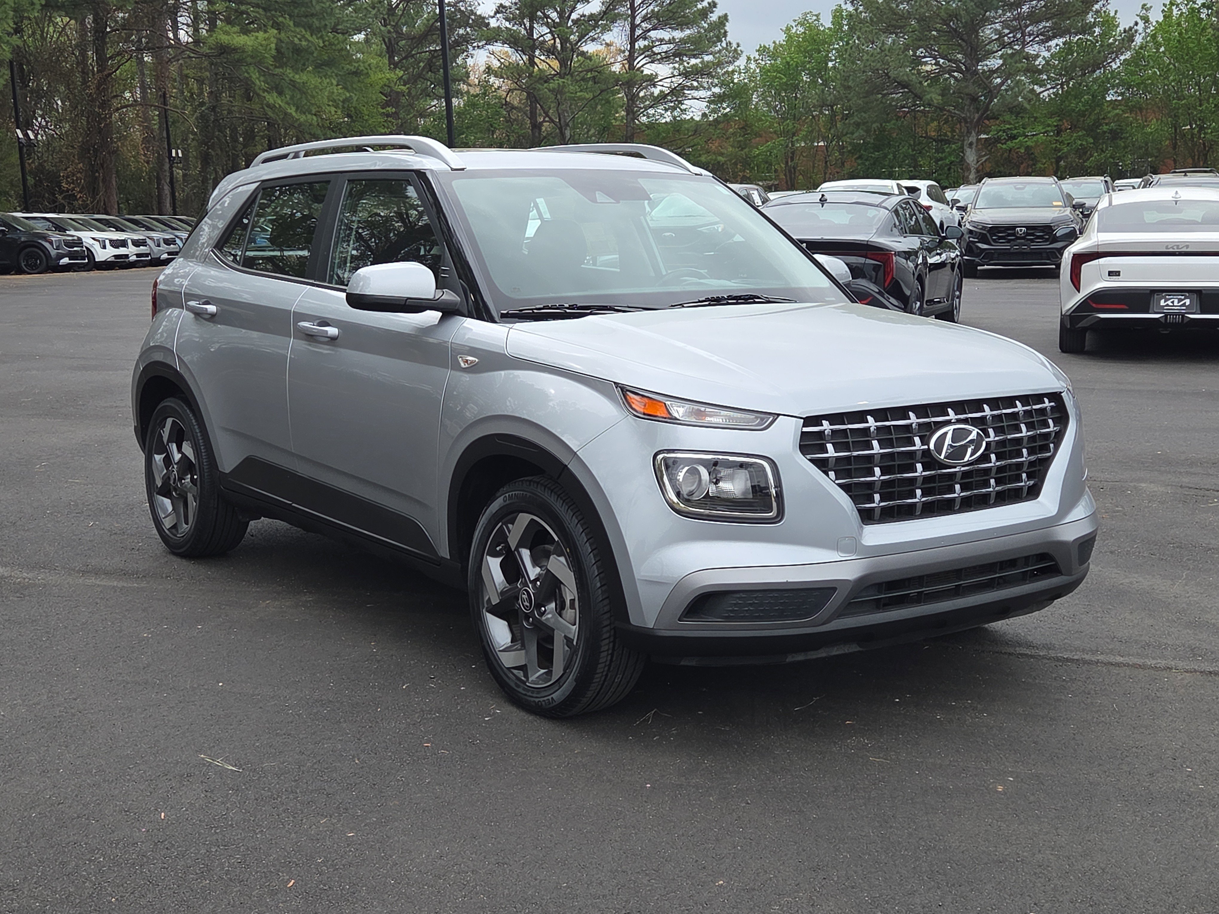 Used 2022 Hyundai Venue SEL w/ Cargo Package image 1