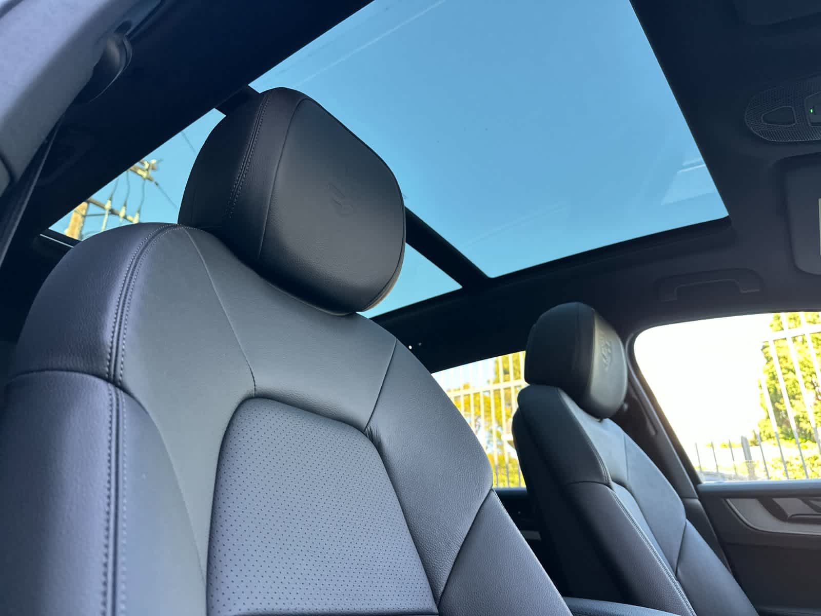 Certified 2025 Porsche Cayenne AWD/4WD image 18