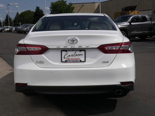 Certified 2018 Toyota Camry XLE FWD image 4