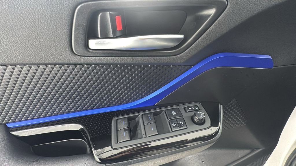 Used 2020 Toyota C-HR XLE image 19