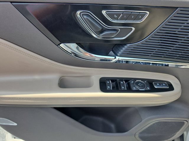 Used 2021 Lincoln Corsair FWD image 16
