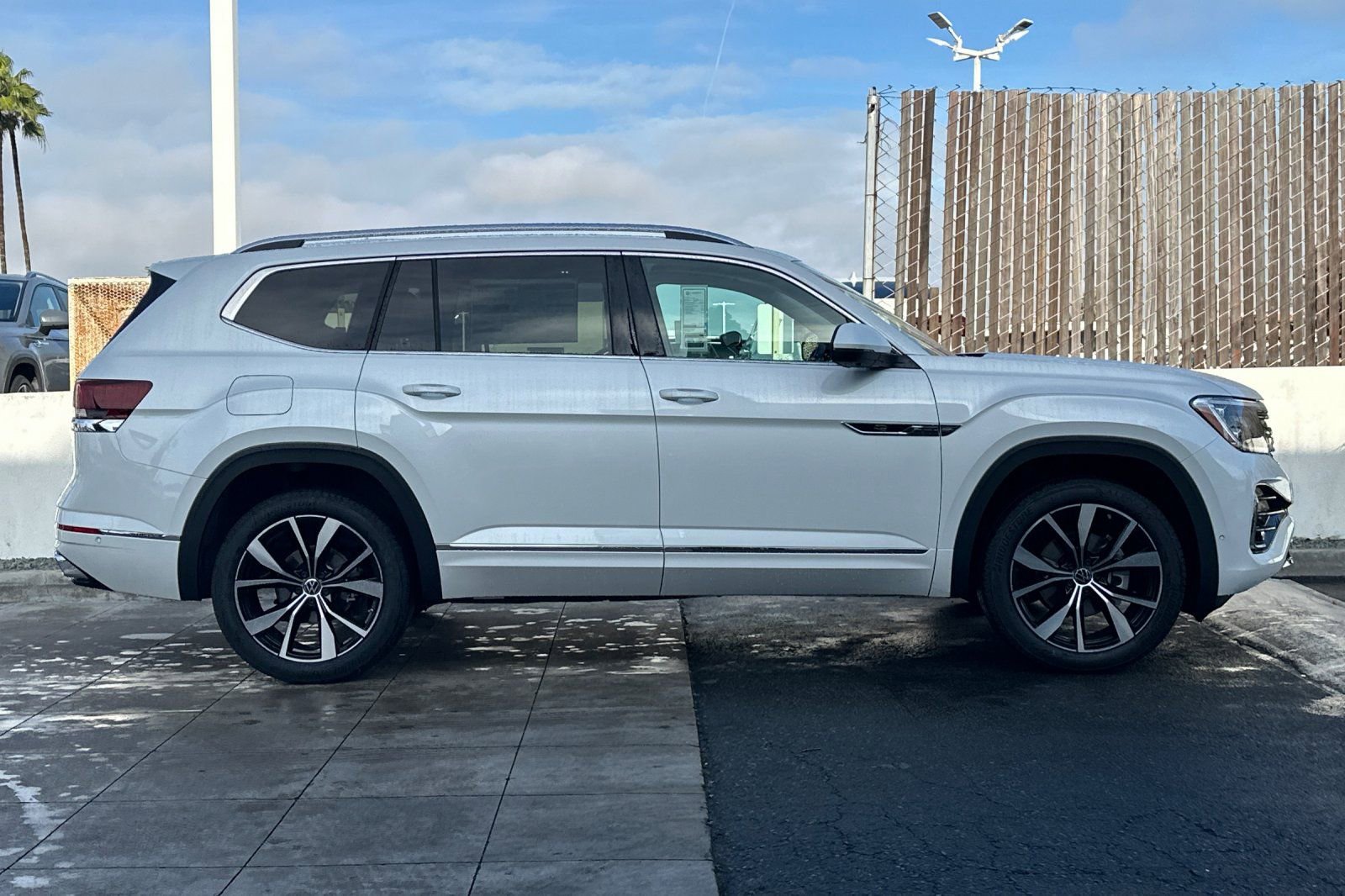 New 2026 Volkswagen Atlas SEL Premium R-Line image 4