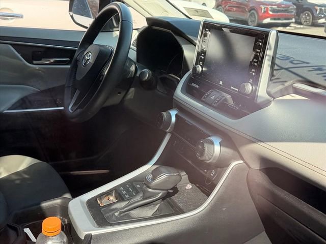 Used 2021 Toyota RAV4 XLE Premium image 13