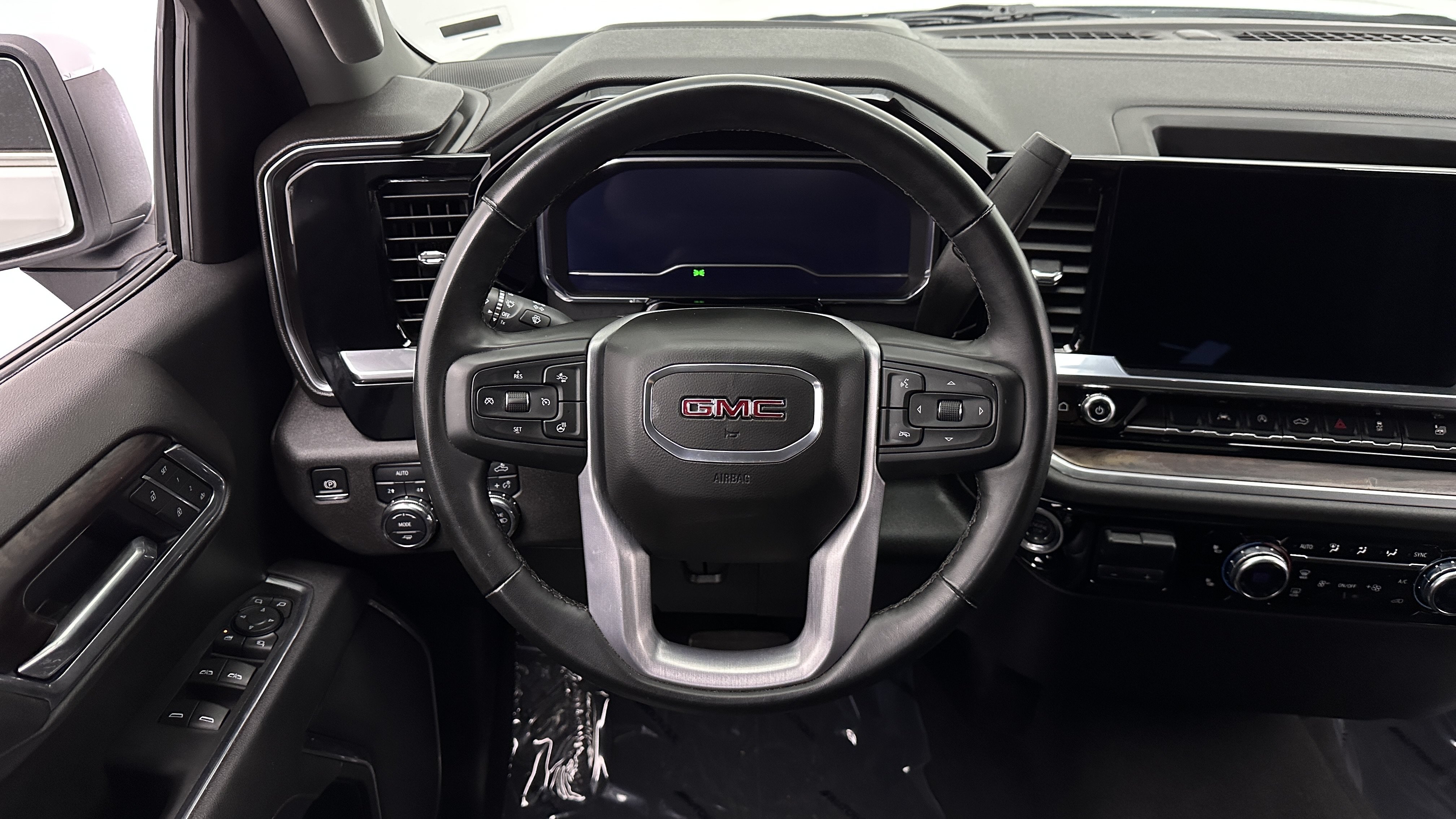 Used 2025 GMC Sierra 1500 SLT AWD/4WD image 27