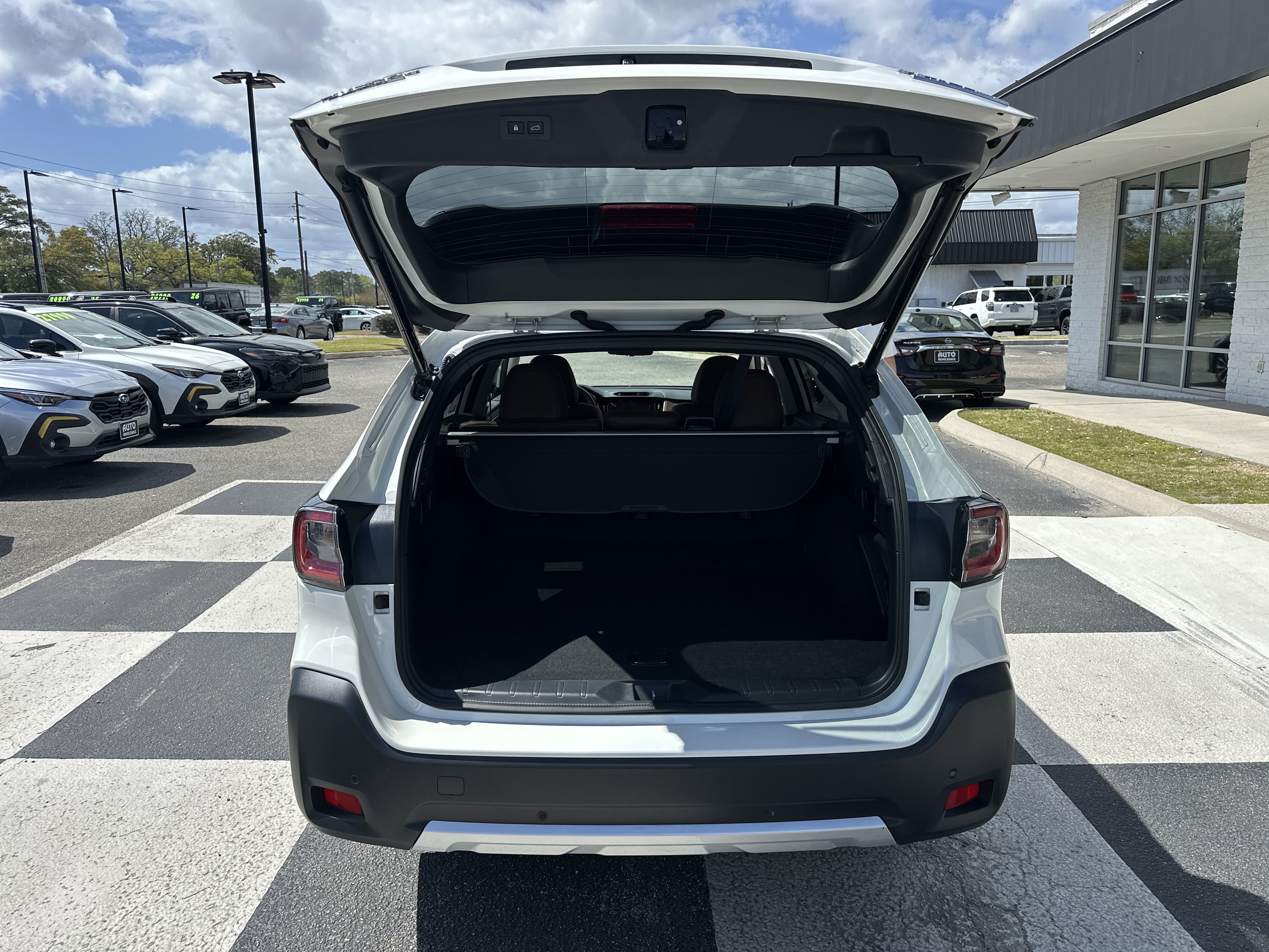 Used 2023 Subaru Outback Touring XT image 5