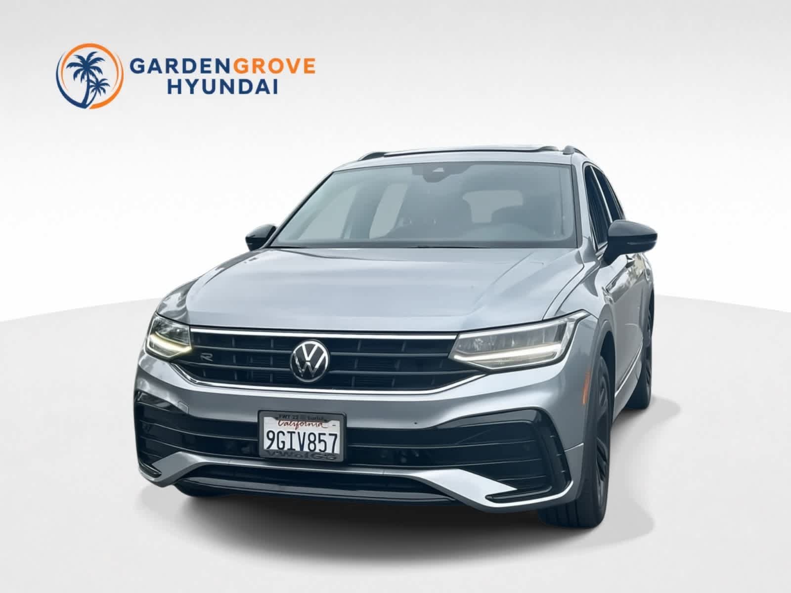 Used 2023 Volkswagen Tiguan SE R-Line FWD image 1