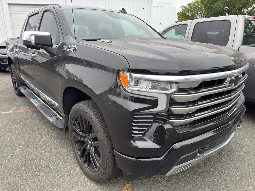 Used 2025 Chevrolet Silverado 1500 High Country w/ High Country Premium Package AWD/4WD image 3