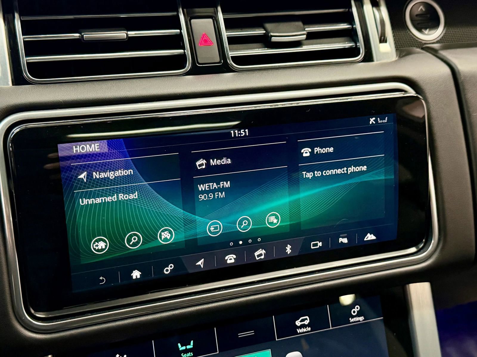 Used 2020 Land Rover Range Rover HSE image 28