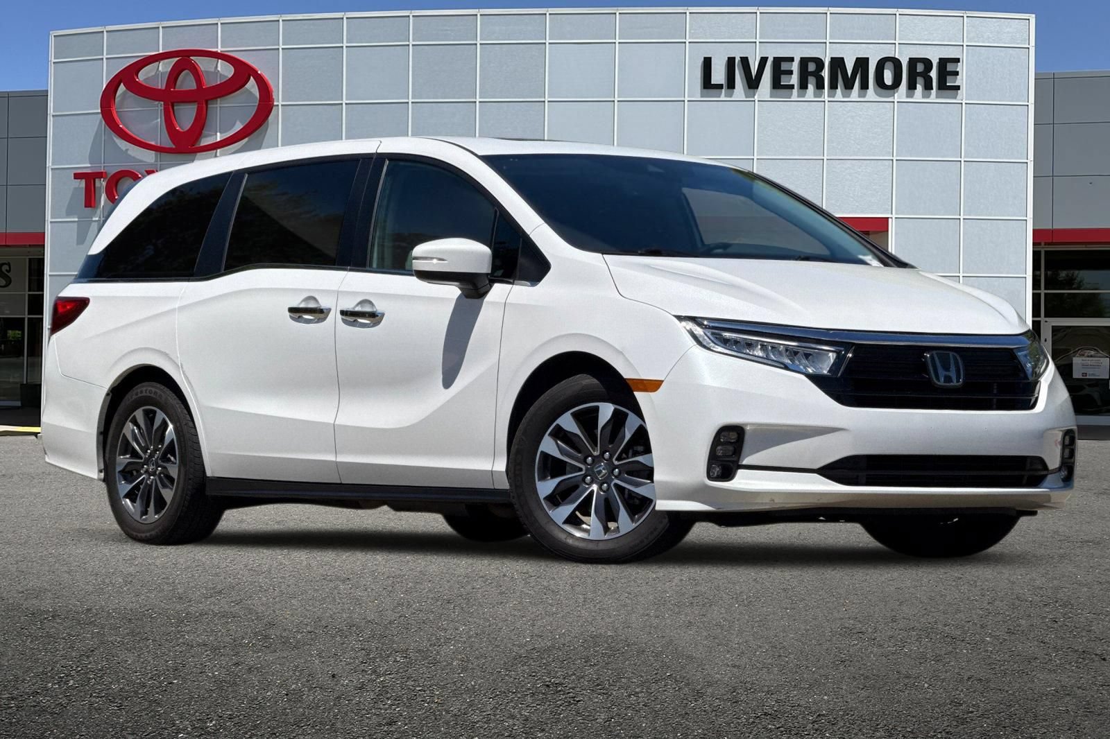 Used 2024 Honda Odyssey EX-L image 2