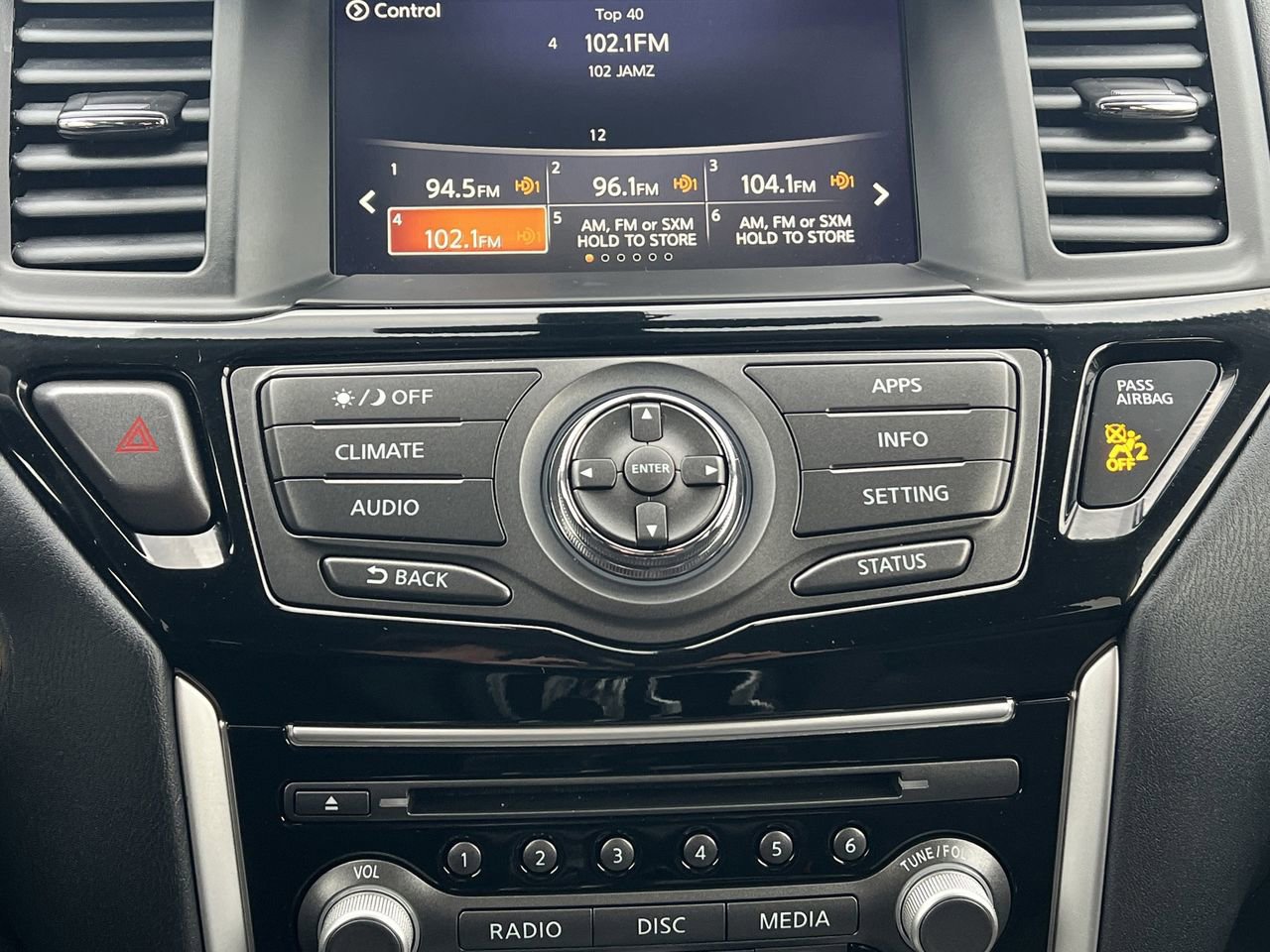 Used 2020 Nissan Pathfinder SV image 6