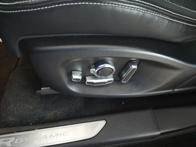 Used 2018 Jaguar E-PACE R-Dynamic HSE image 39