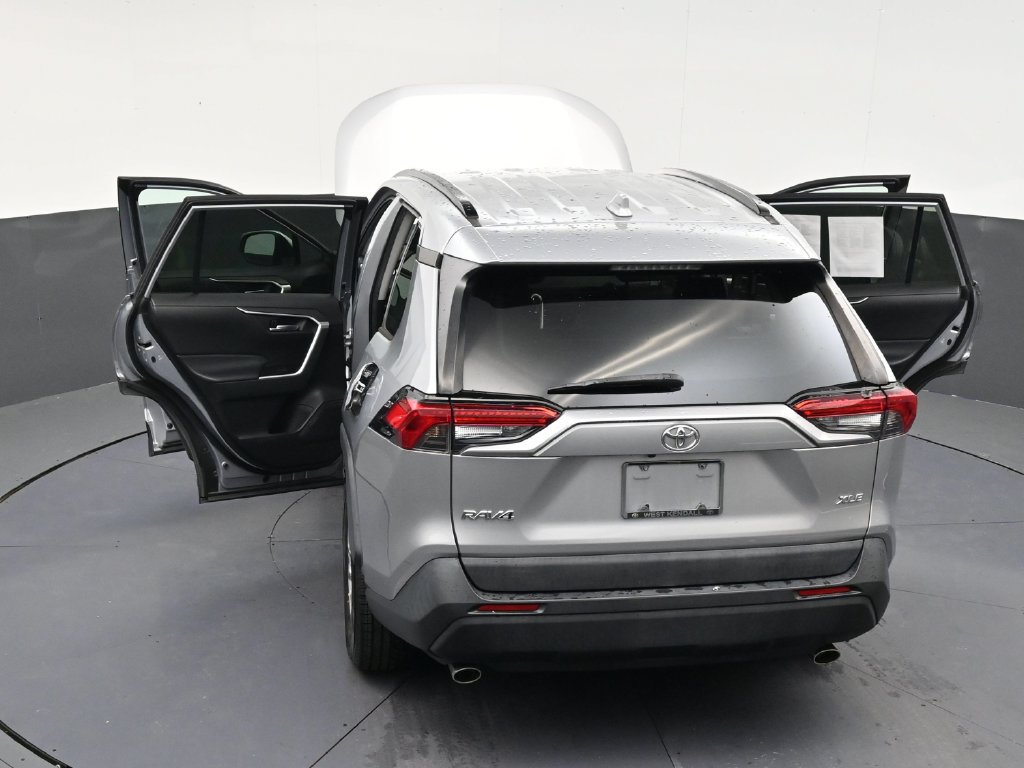Used 2021 Toyota RAV4 XLE w/ Convenience Package FWD image 31