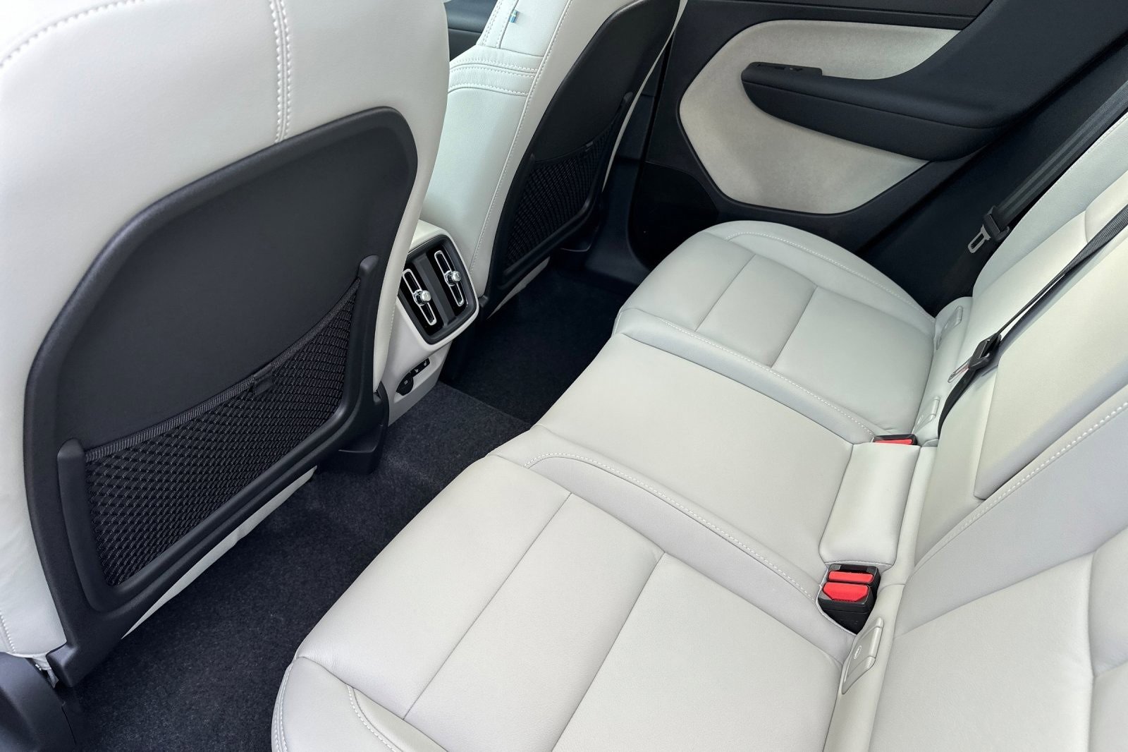 New 2026 Volvo XC40 B5 Plus w/ Protection Package Premier image 4