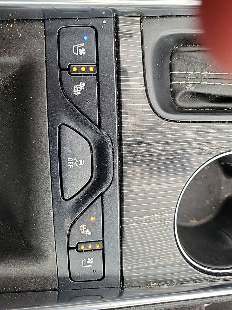 Used 2016 Chevrolet Impala LTZ w/ Enhanced Convenience Package FWD image 12