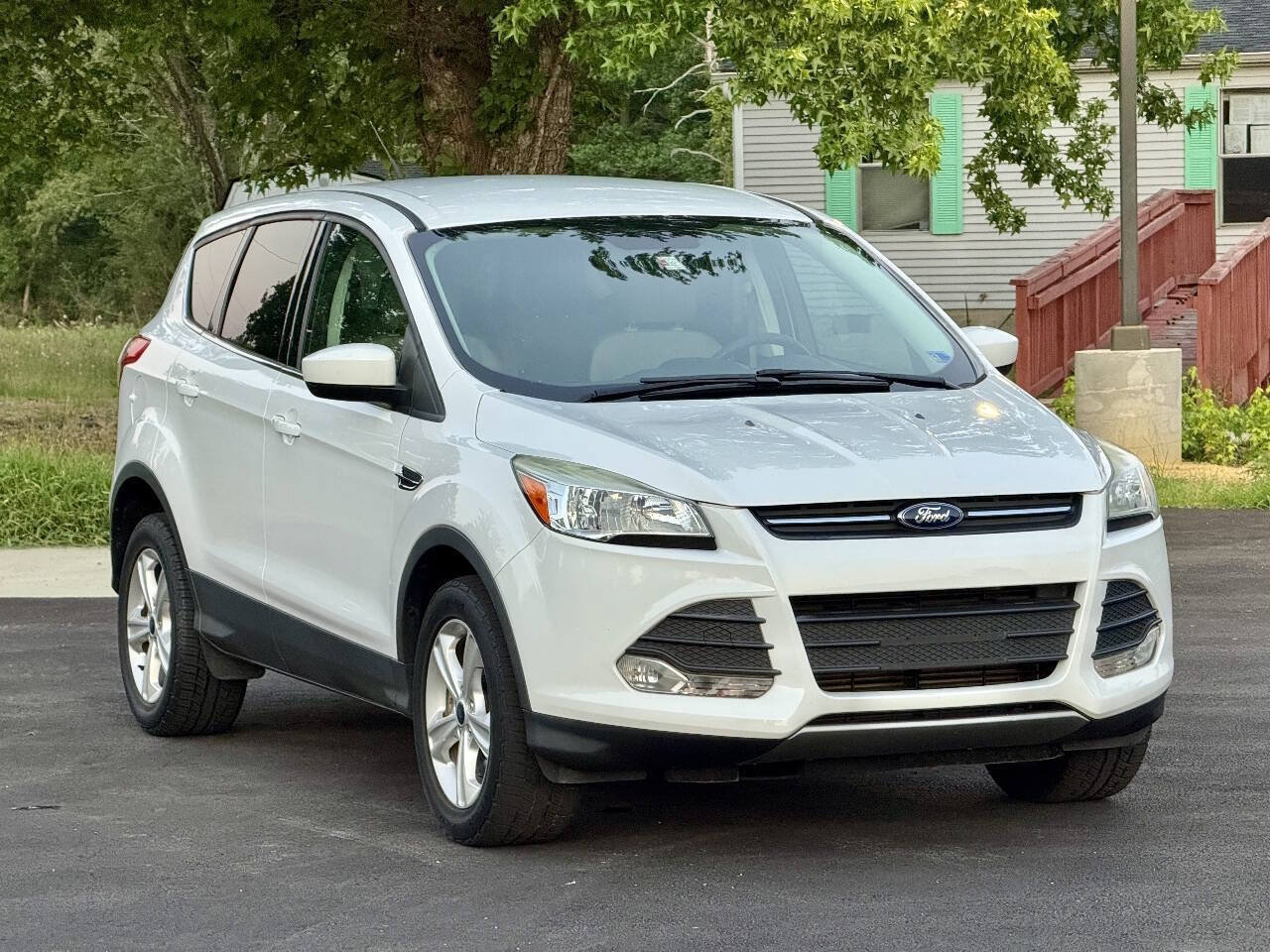 Used 2016 Ford Escape SE AWD/4WD image 2