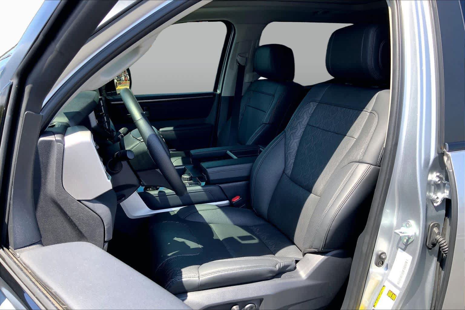 Used 2024 Toyota Tundra Limited AWD/4WD image 7