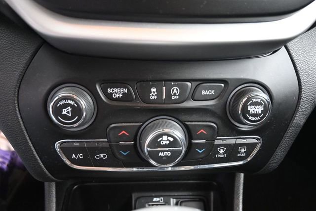 Used 2018 Jeep Cherokee Overland AWD/4WD image 21