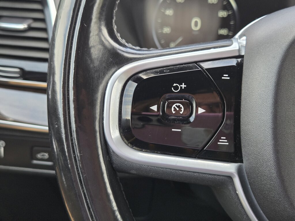 Used 2018 Volvo XC90 T6 Momentum w/ Convenience Package AWD/4WD image 20