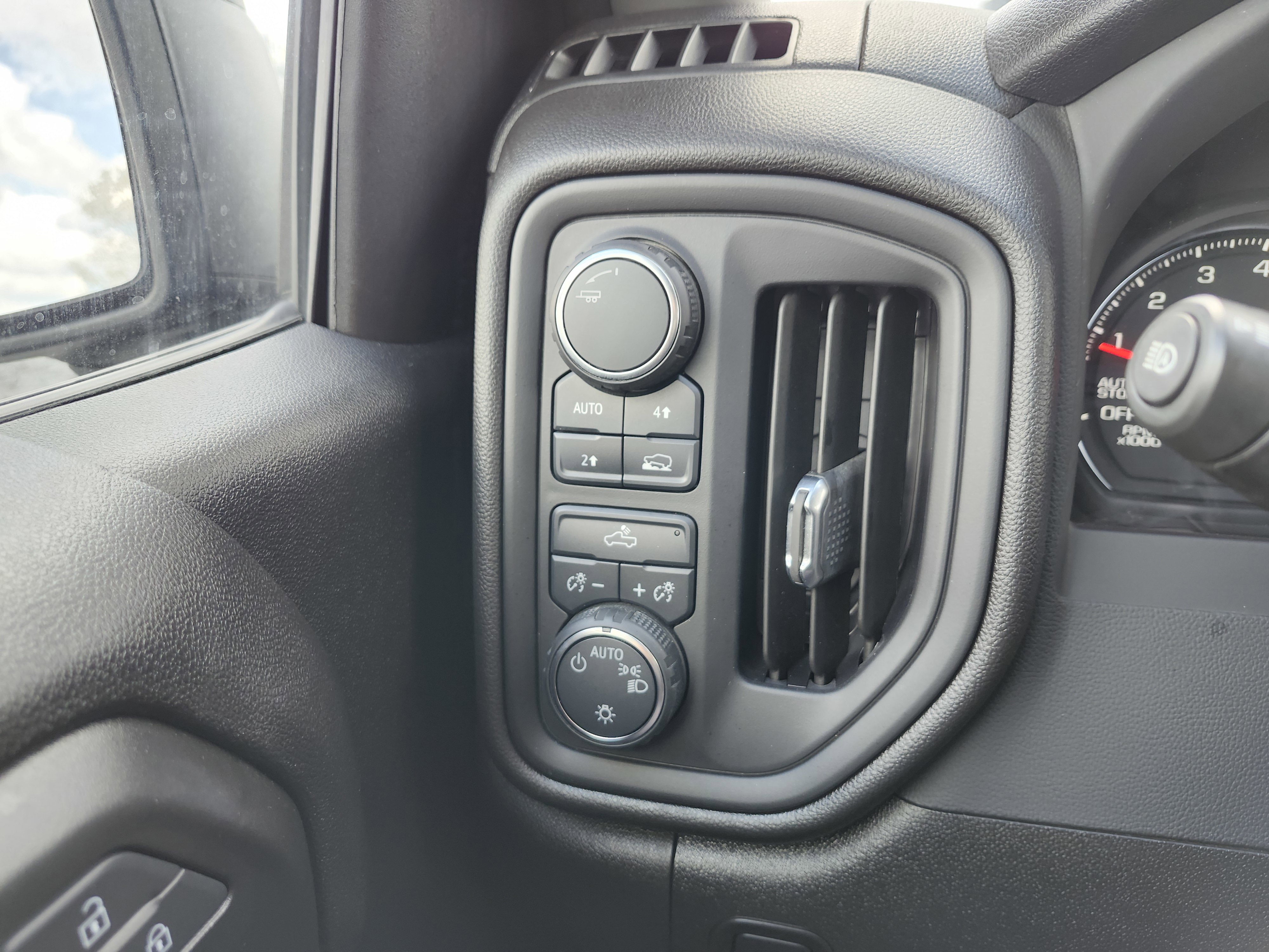 Used 2024 Chevrolet Silverado 1500 Custom AWD/4WD image 9