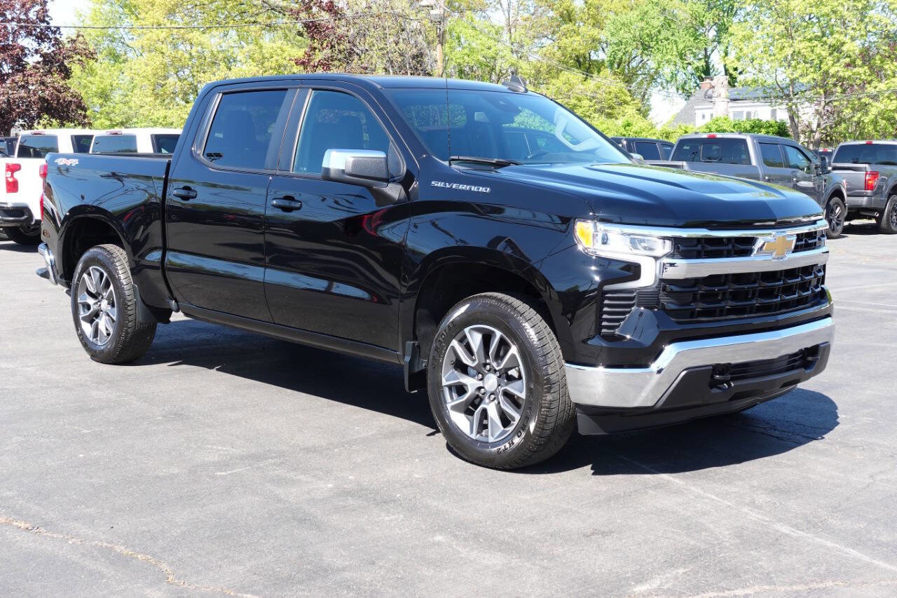 Used 2023 Chevrolet Silverado 1500 LT AWD/4WD image 5