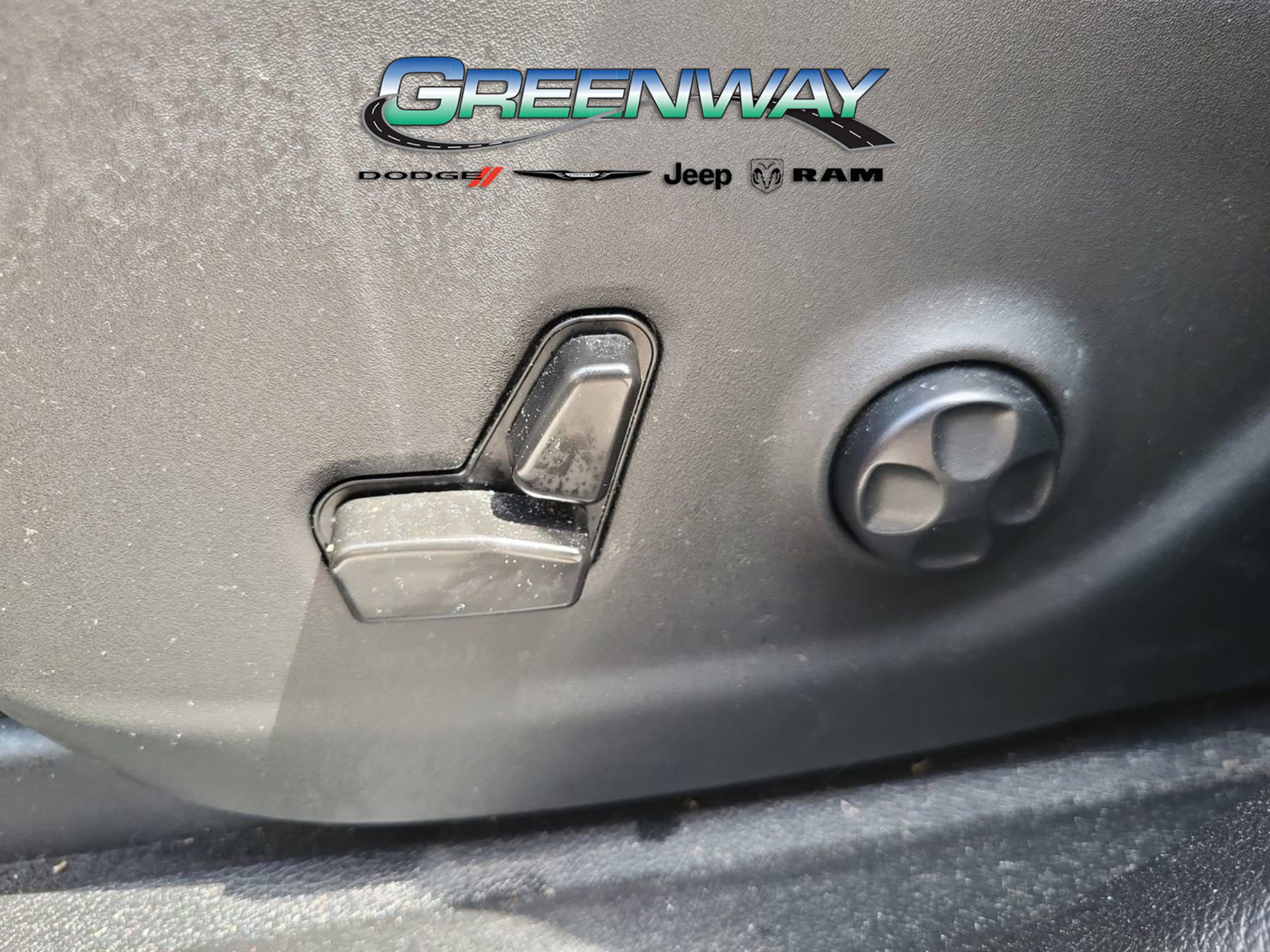 Used 2021 Jeep Cherokee Latitude Plus FWD image 18