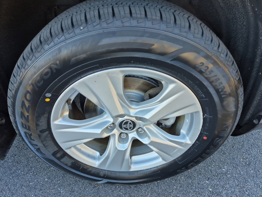 Used 2021 Toyota RAV4 XLE image 8