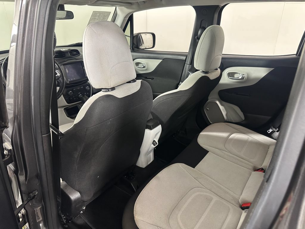 Used 2019 Jeep Renegade Latitude w/ UConnect 8.4 Nav Group FWD image 19