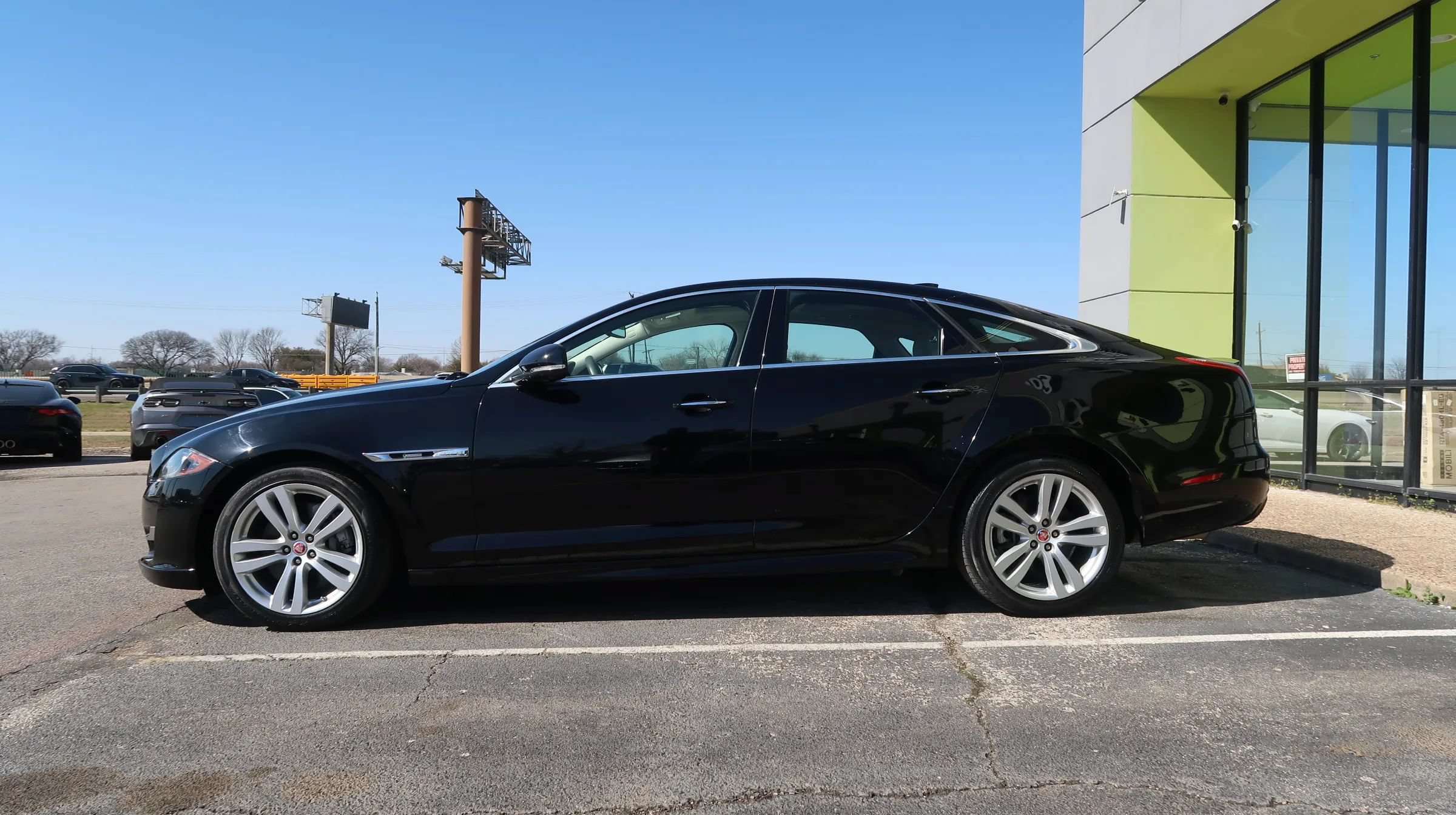 Used 2017 Jaguar XJ R-Sport RWD image 7
