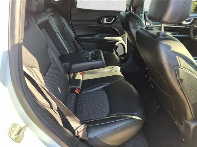 Used 2024 Jeep Compass Latitude w/ Convenience Group AWD/4WD image 19
