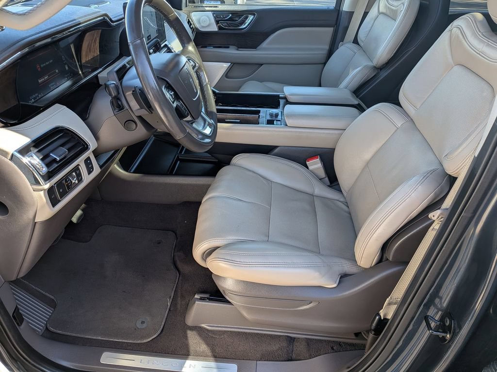 Used 2022 Lincoln Navigator Reserve AWD/4WD image 16