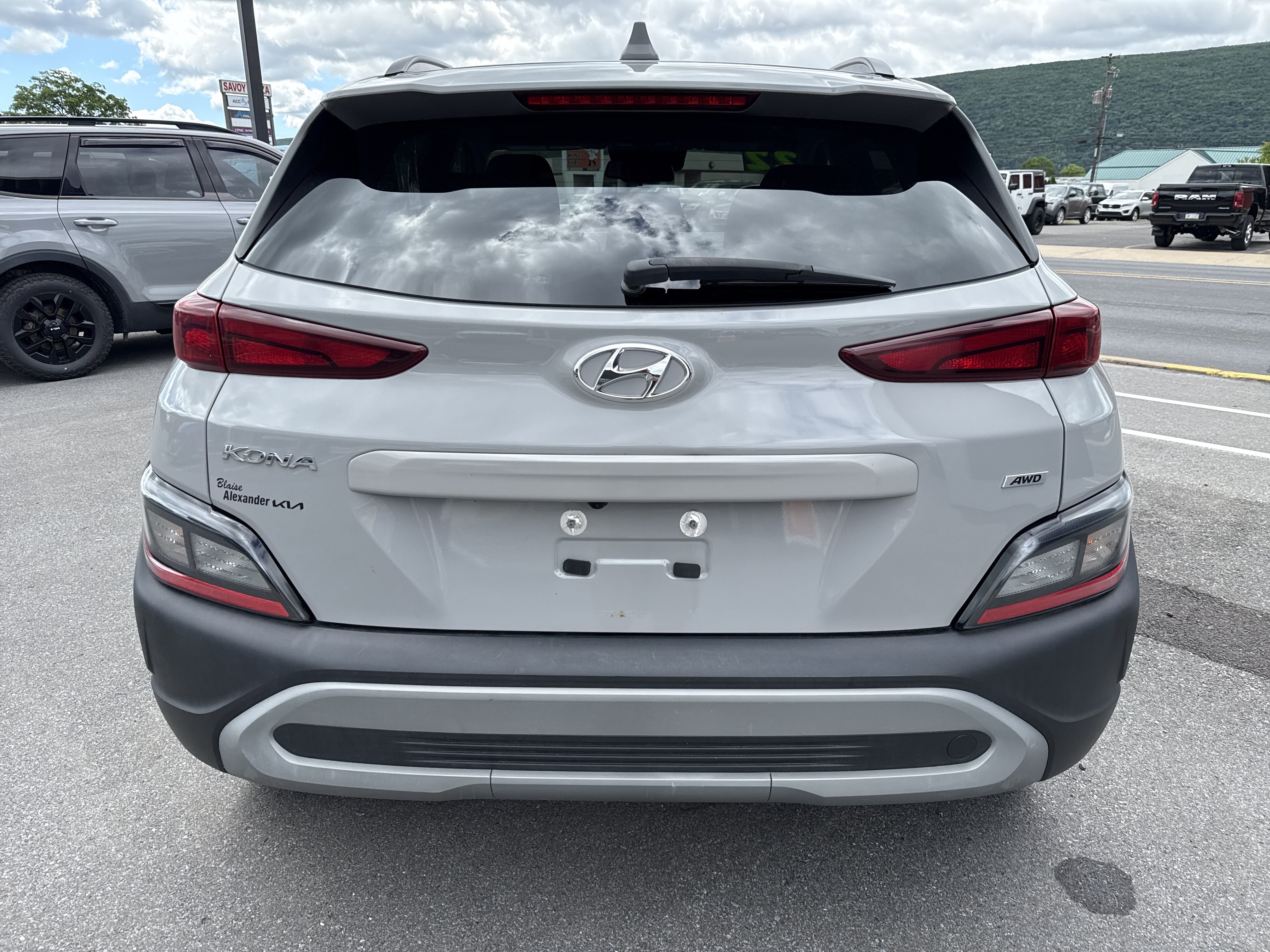 Used 2022 Hyundai Kona SEL AWD/4WD image 4