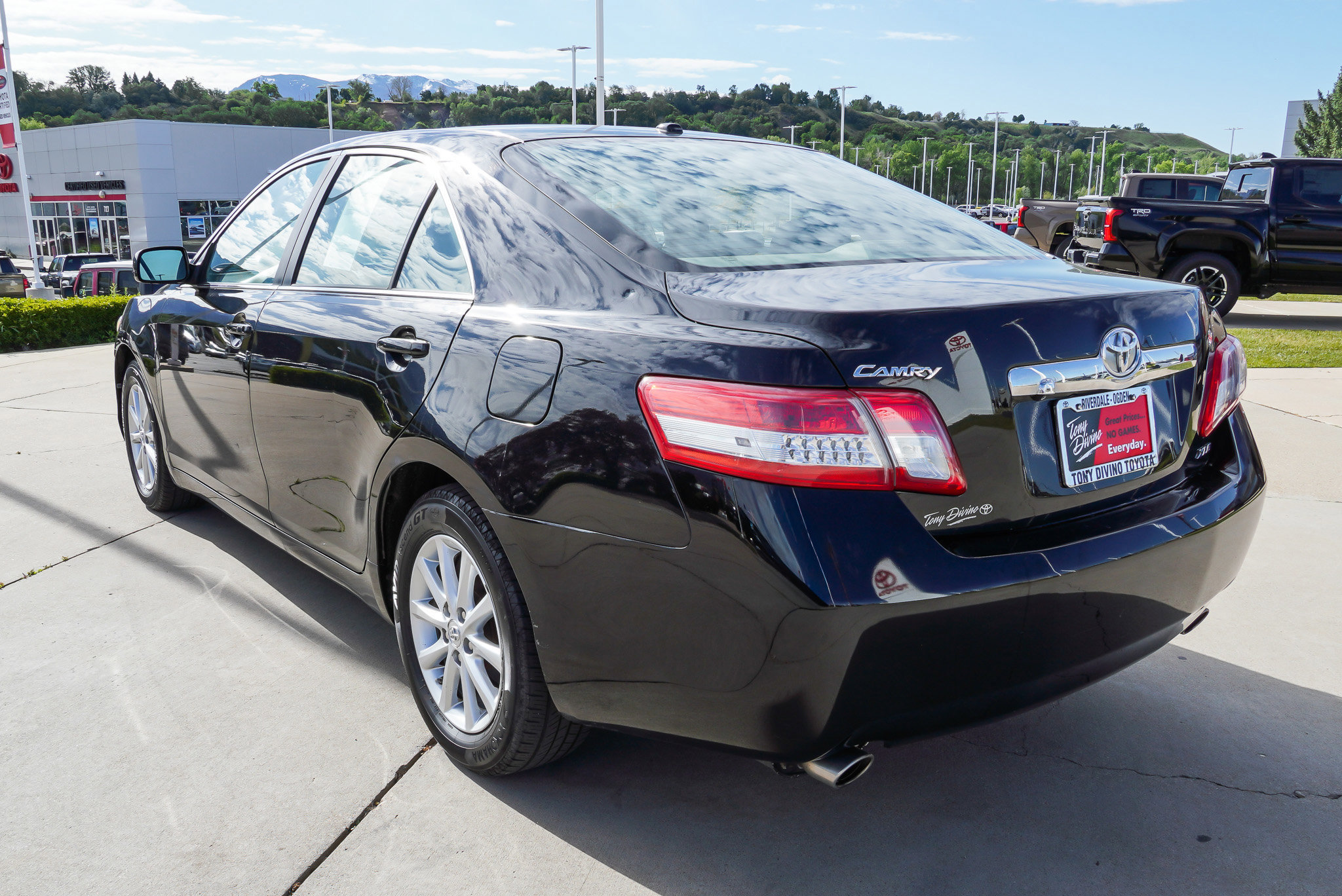 Used 2011 Toyota Camry XLE w/ SE/XLE Extra-Value Pkg FWD image 6