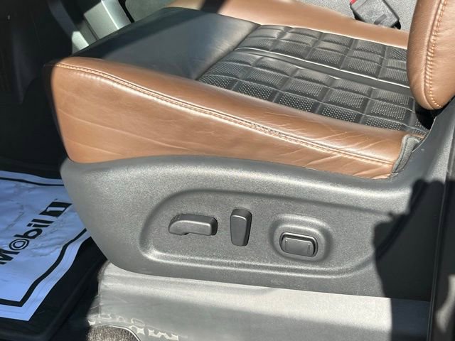 Used 2018 Nissan Titan Platinum Reserve w/ Platinum Utility Package AWD/4WD image 17