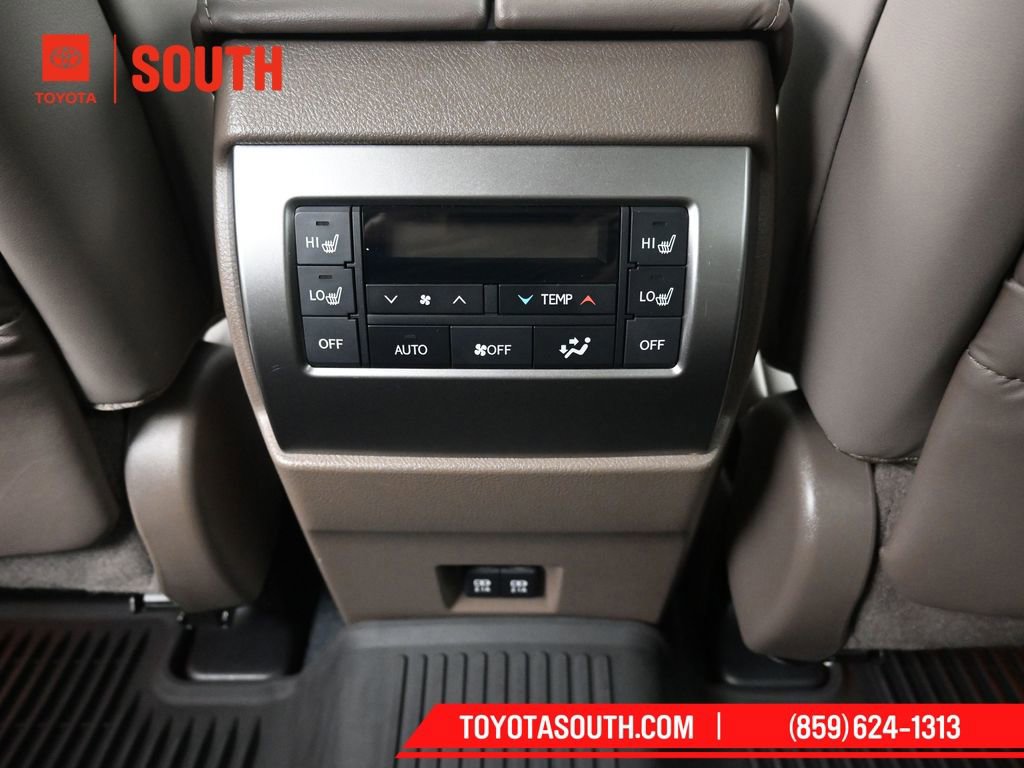 Used 2023 Lexus GX 460 Premium w/ Premium Package image 31