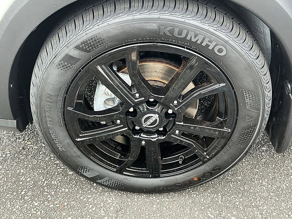 Certified 2023 Nissan Kicks SR w/ SR Premium Package FWD image 8
