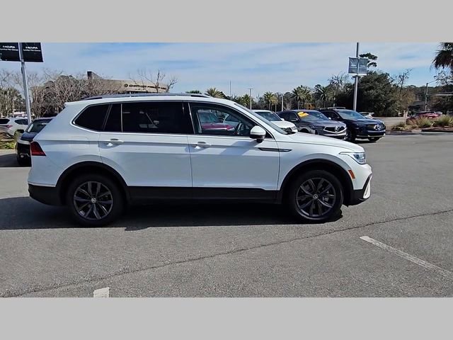 Used 2023 Volkswagen Tiguan SE w/ Panoramic Sunroof Package FWD image 27