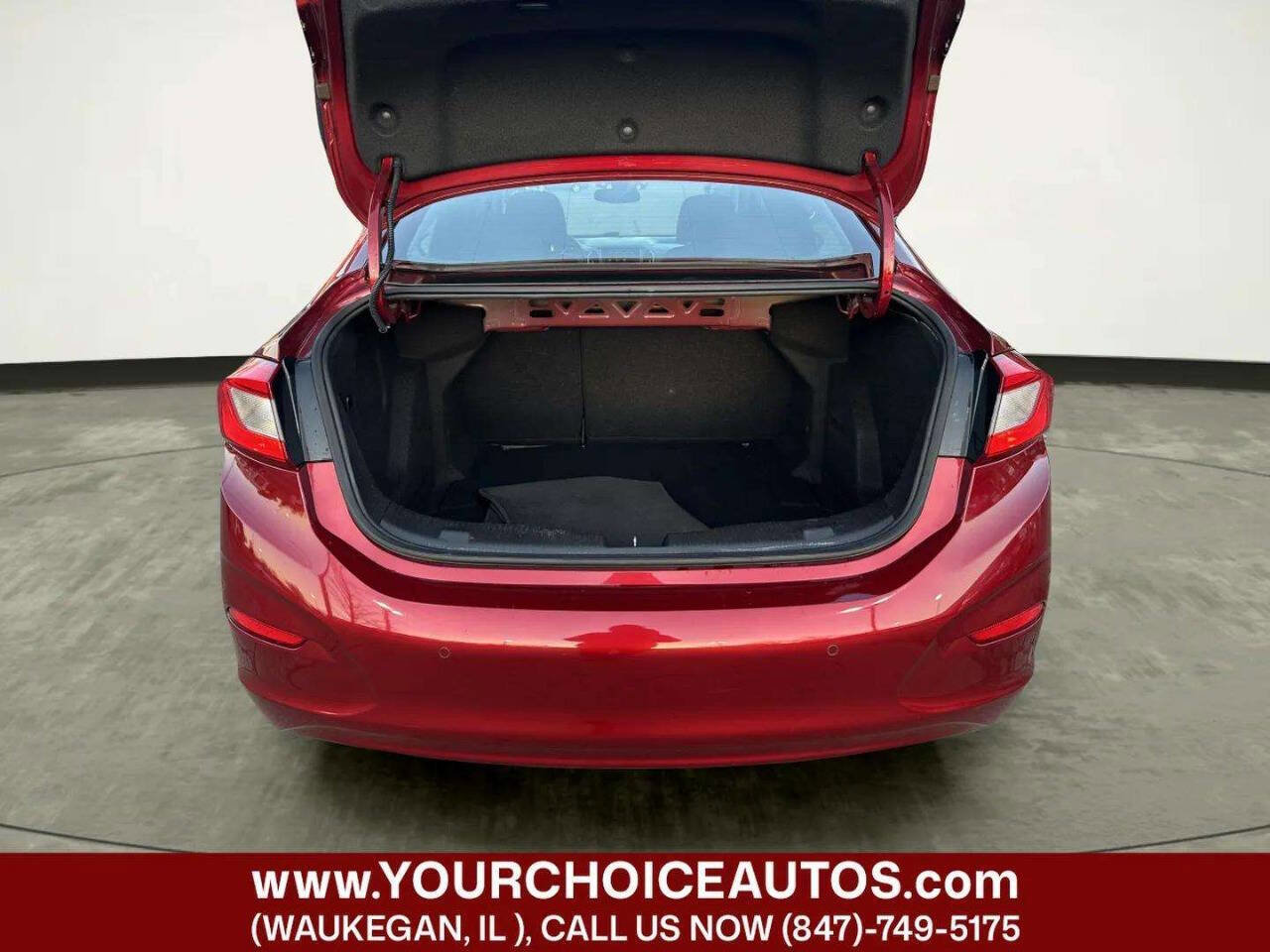 Used 2019 Chevrolet Cruze LT image 13