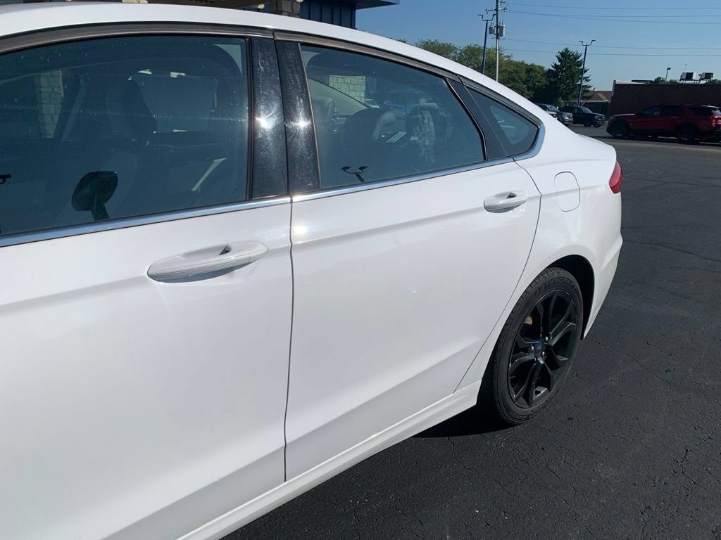 Used 2020 Ford Fusion SE w/ Equipment Group 151A FWD image 11