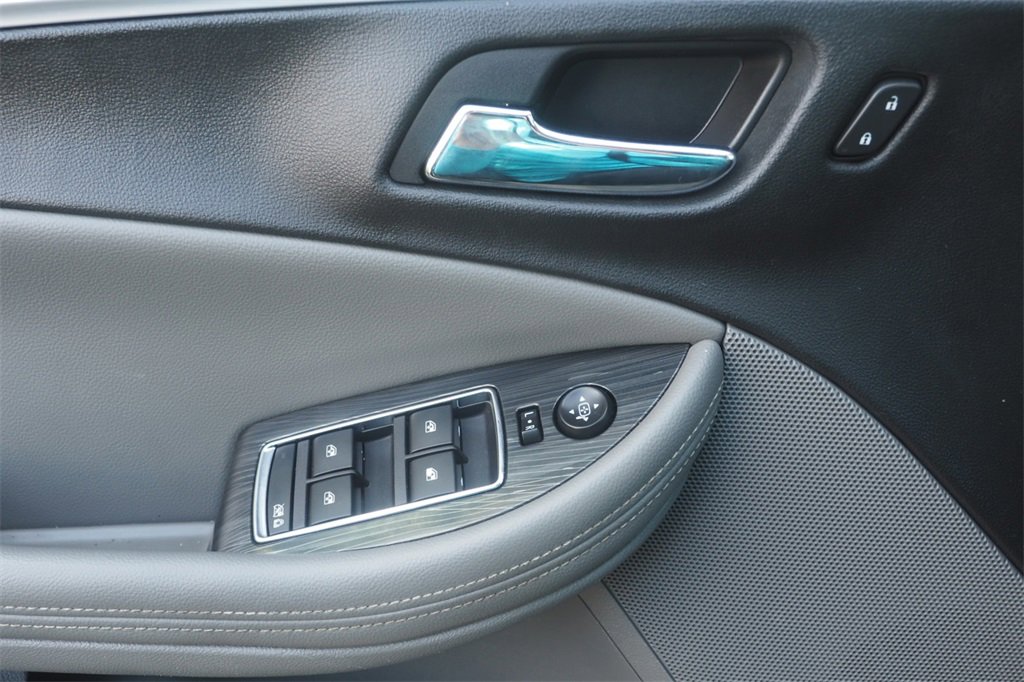 Used 2017 Chevrolet Impala LT image 16