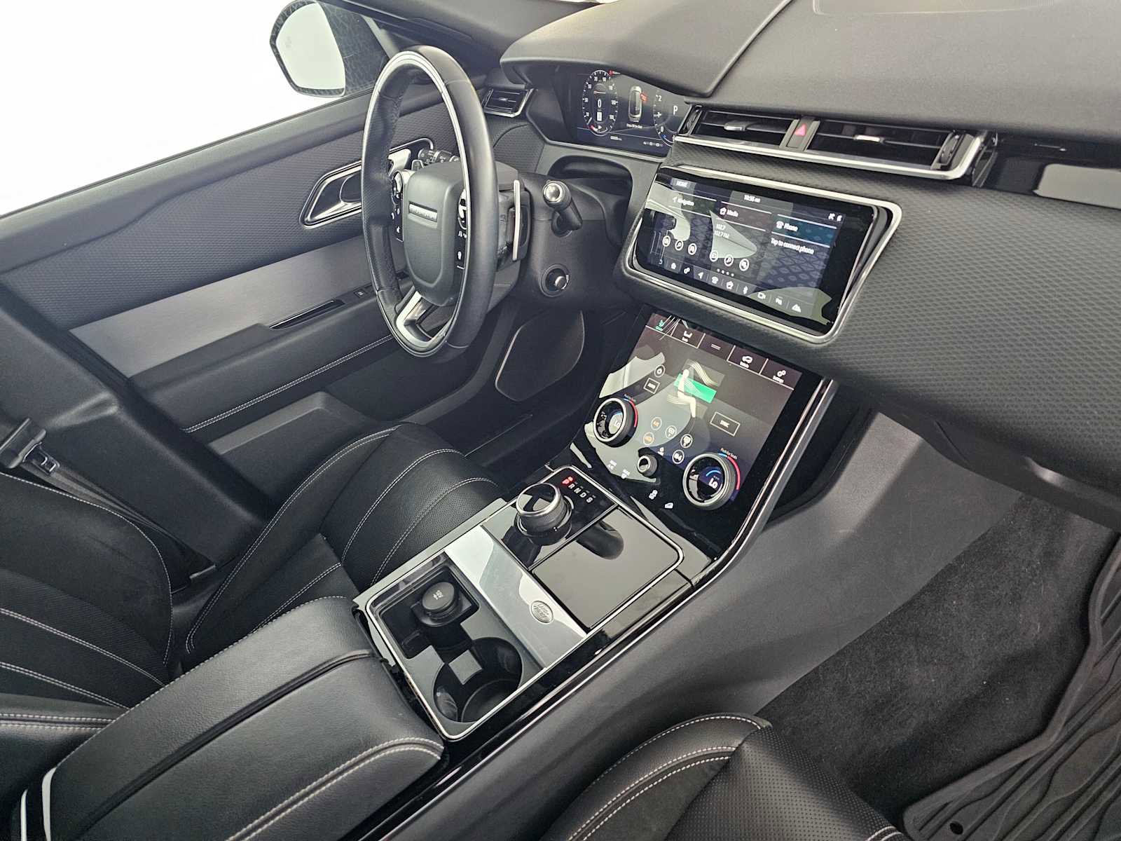 Used 2018 Land Rover Range Rover Velar R-Dynamic SE AWD/4WD image 11