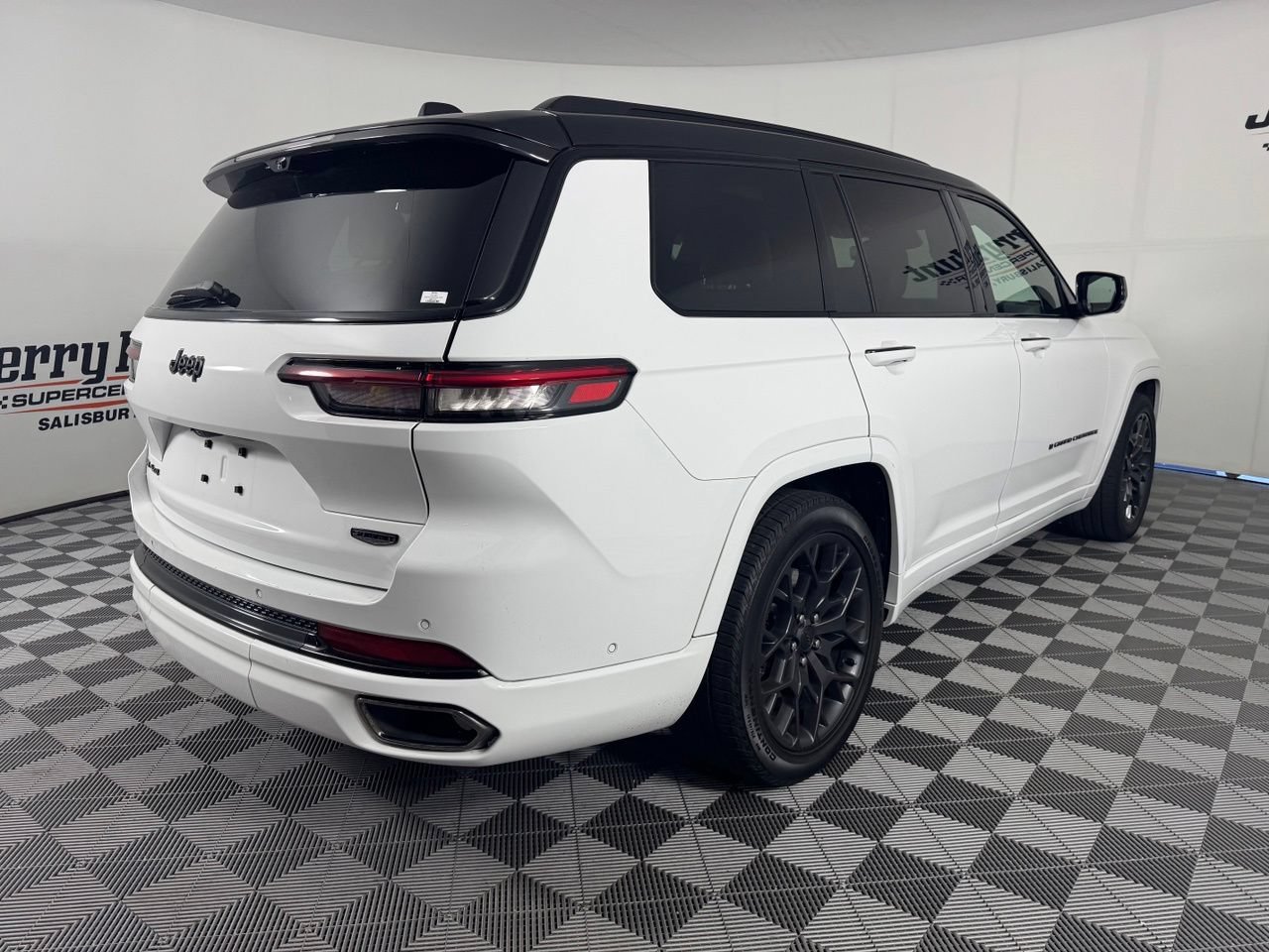 Used 2023 Jeep Grand Cherokee L Summit AWD/4WD image 7