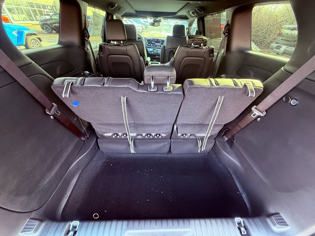 New 2026 Chrysler Pacifica Select FWD image 38