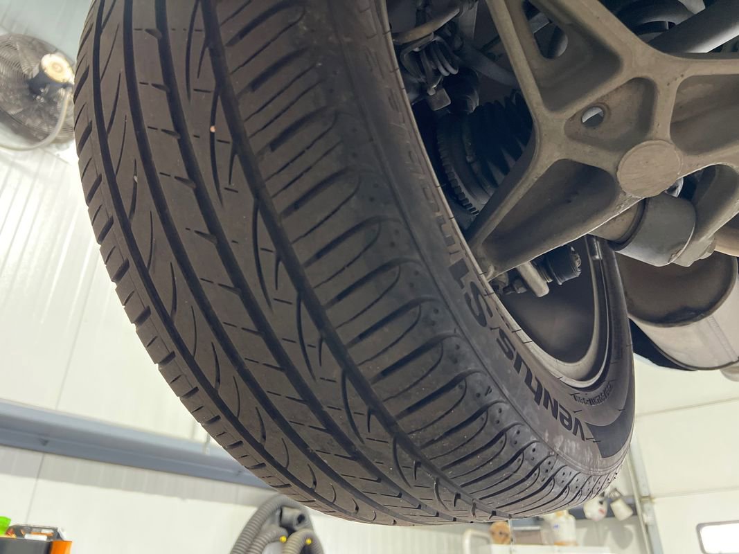 Used 2003 Ford Thunderbird image 47