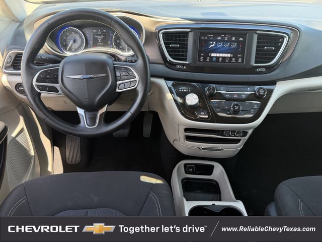 Used 2021 Chrysler Voyager LX FWD image 12