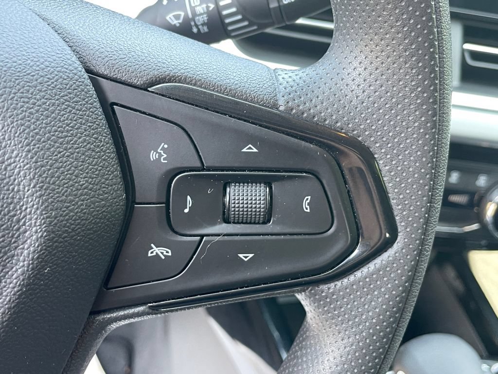 Used 2025 Chevrolet Trax LT FWD image 21